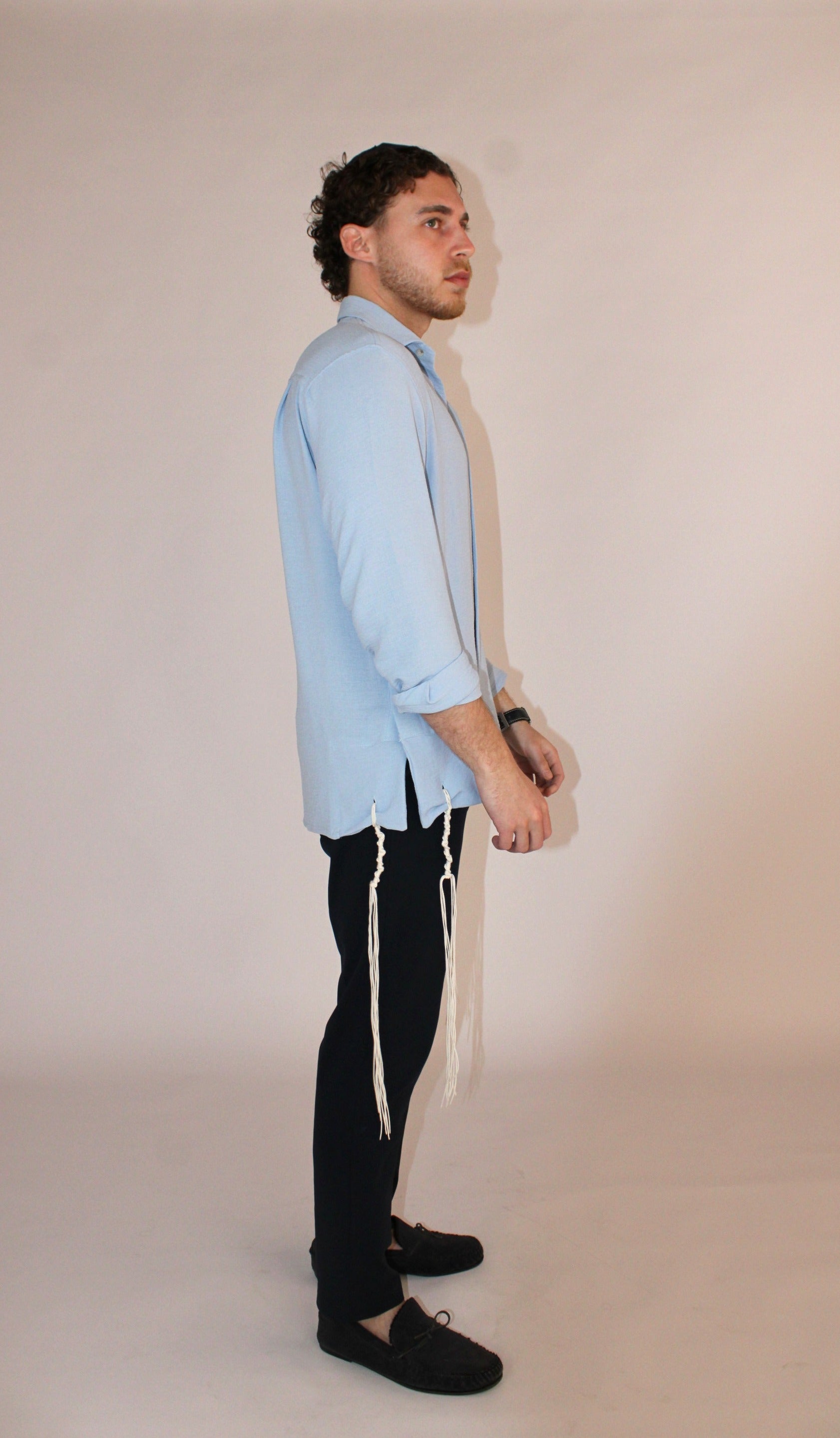 model wear buttoned Tzitzit Blue white from side 