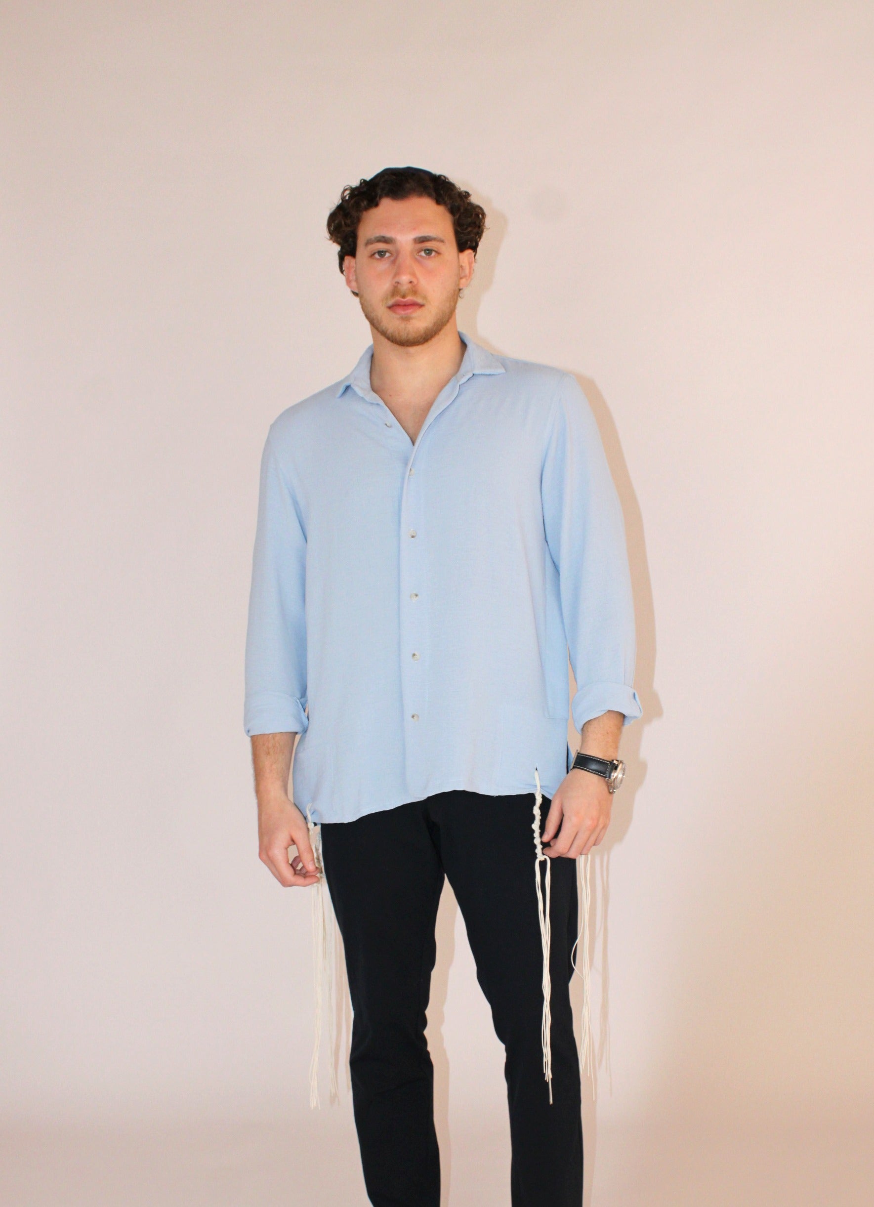 model wear buttoned Tzitzit Blue white from front 